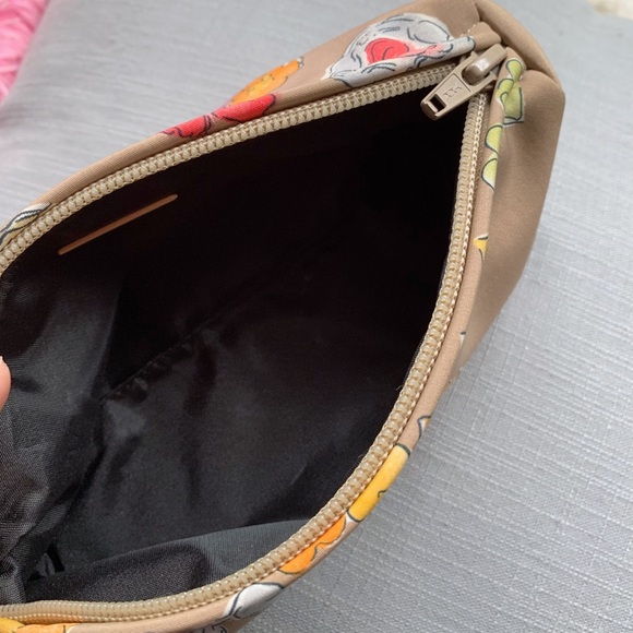 NWOT Nina Ricci Paris make up bag - Picture 6 of 6